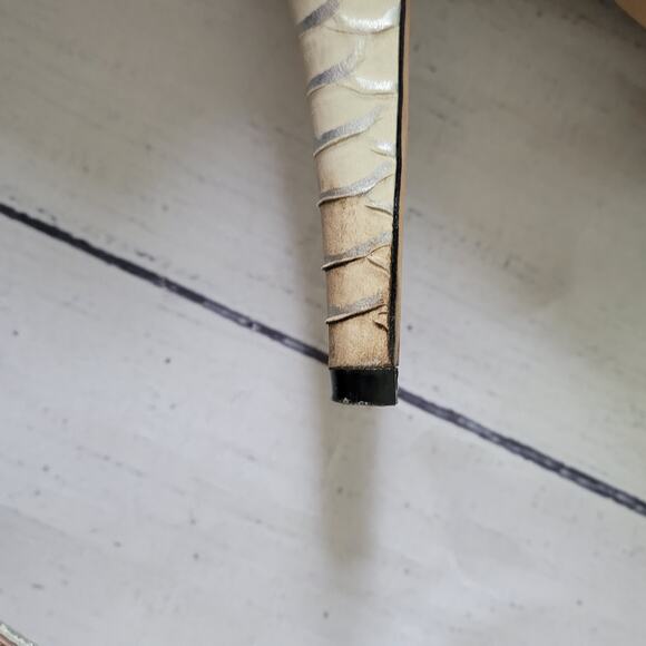 Vince Camuto Size 9.5 Platform Pumps White Silver Snake Print 5" Heel Animal - Picture 9 of 13